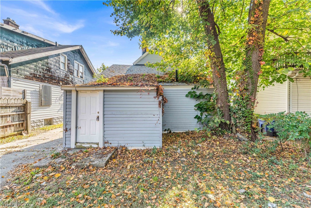 6706 Lawn Avenue Cleveland OH 44102