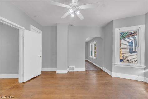 6706 Lawn Avenue Cleveland OH 44102