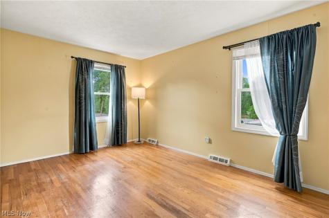 7709 Green Valley Drive Parma OH 44134