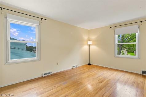 7709 Green Valley Drive Parma OH 44134