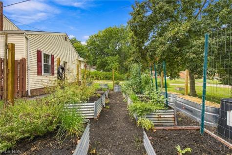 7709 Green Valley Drive Parma OH 44134