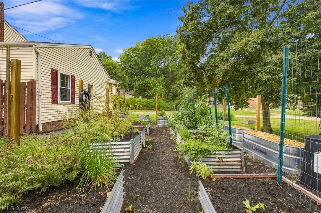 7709 Green Valley Drive Parma OH 44134