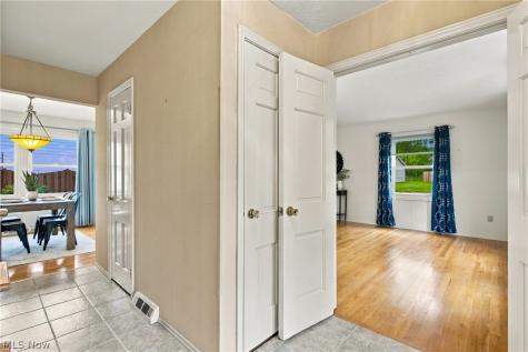 7709 Green Valley Drive Parma OH 44134
