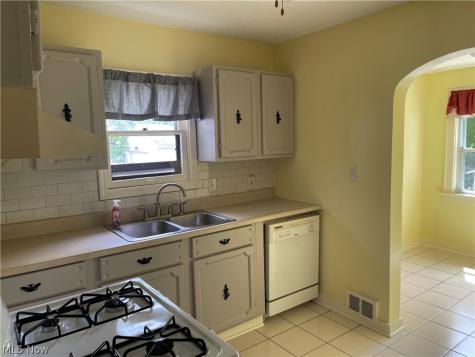 628 Garry Road Akron OH 44305