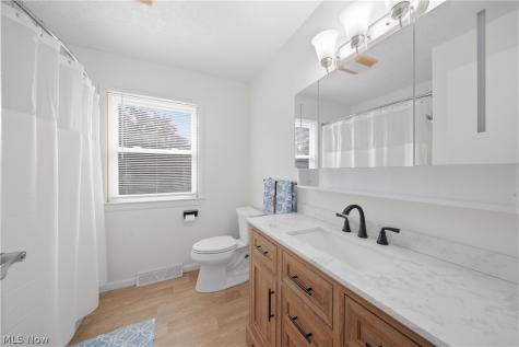 3707 Dauphin Drive NE Canton OH 44721