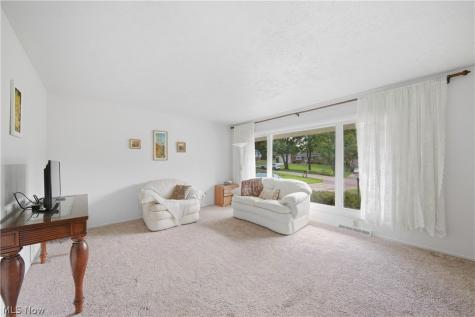 3707 Dauphin Drive NE Canton OH 44721