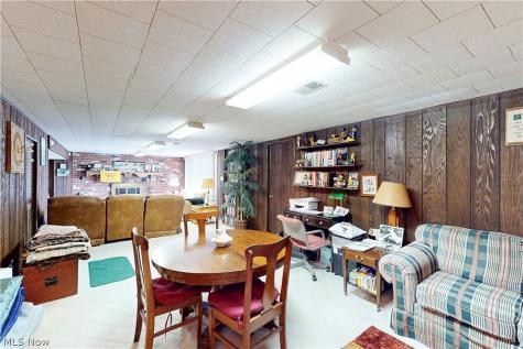 2711 Whitehaven Boulevard Steubenville OH 43952