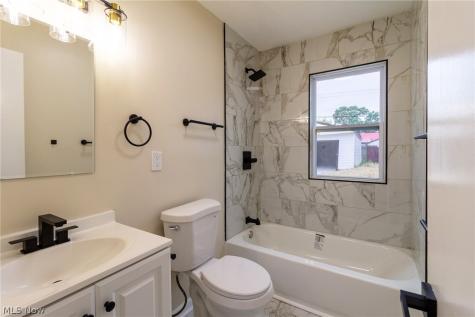 12514 Firsby Avenue Cleveland OH 44135