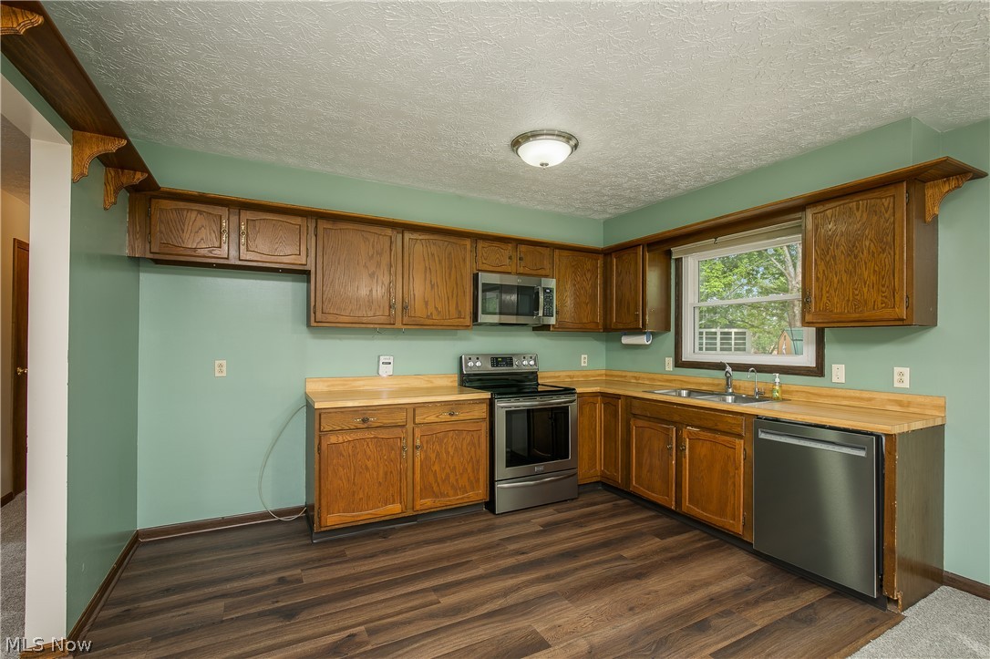 1425 Galaxy Drive Mogadore OH 44260