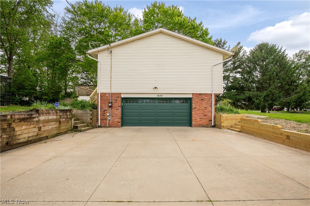 1425 Galaxy Drive Mogadore OH 44260
