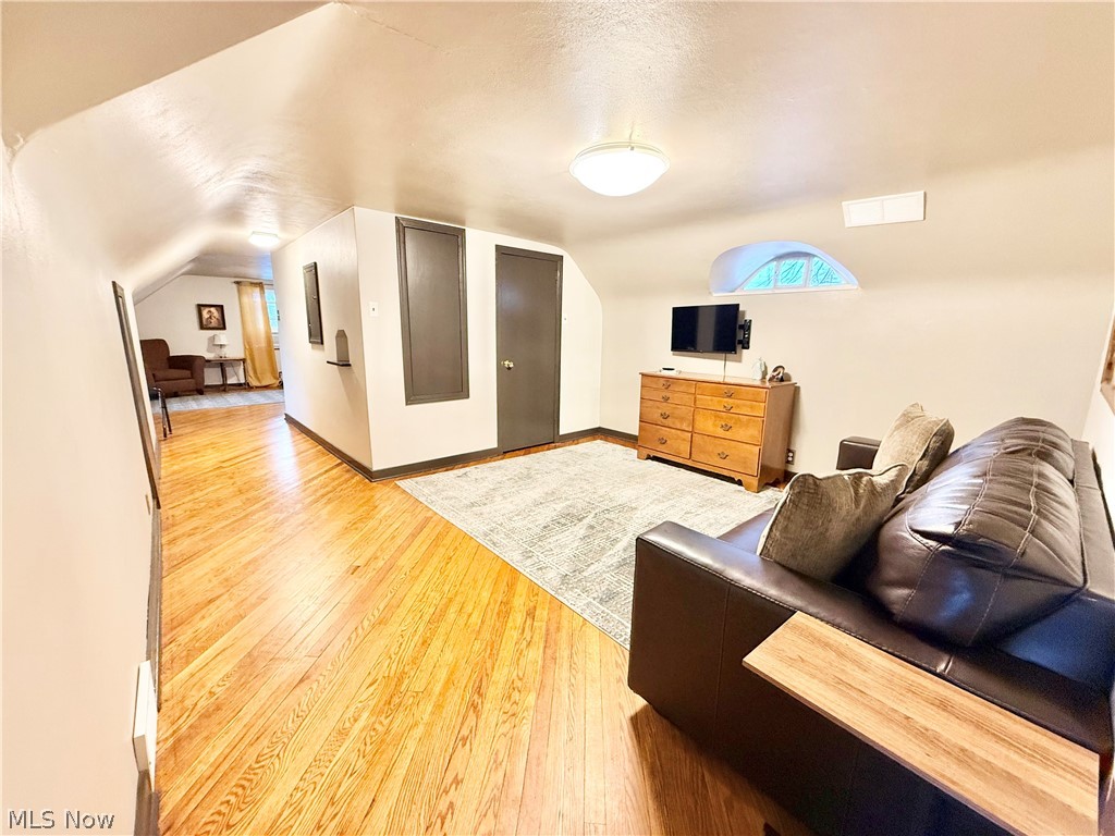 1960 Majestic Circle Steubenville OH 43952