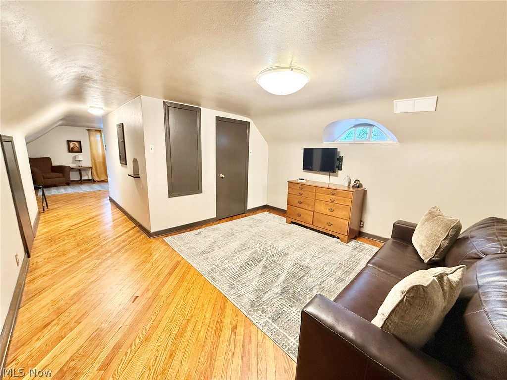 1960 Majestic Circle Steubenville OH 43952