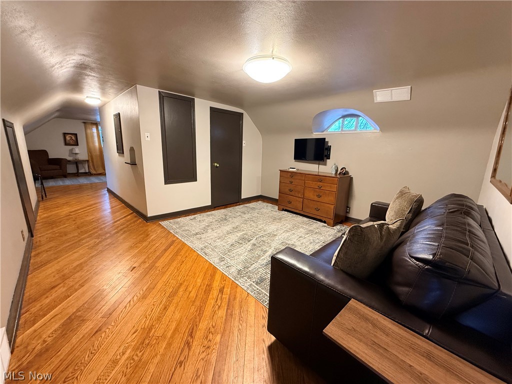 1960 Majestic Circle Steubenville OH 43952