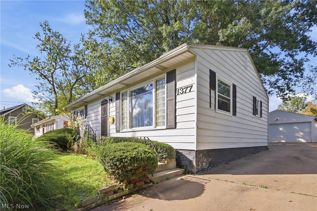 1377 Chippewa Avenue Akron OH 44305