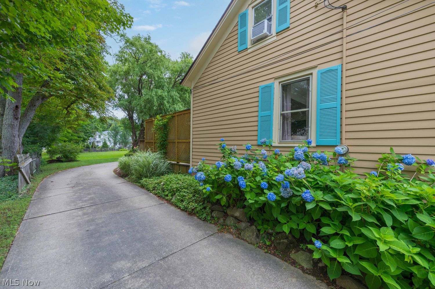 603 Bassett Road Bay Village OH 44140