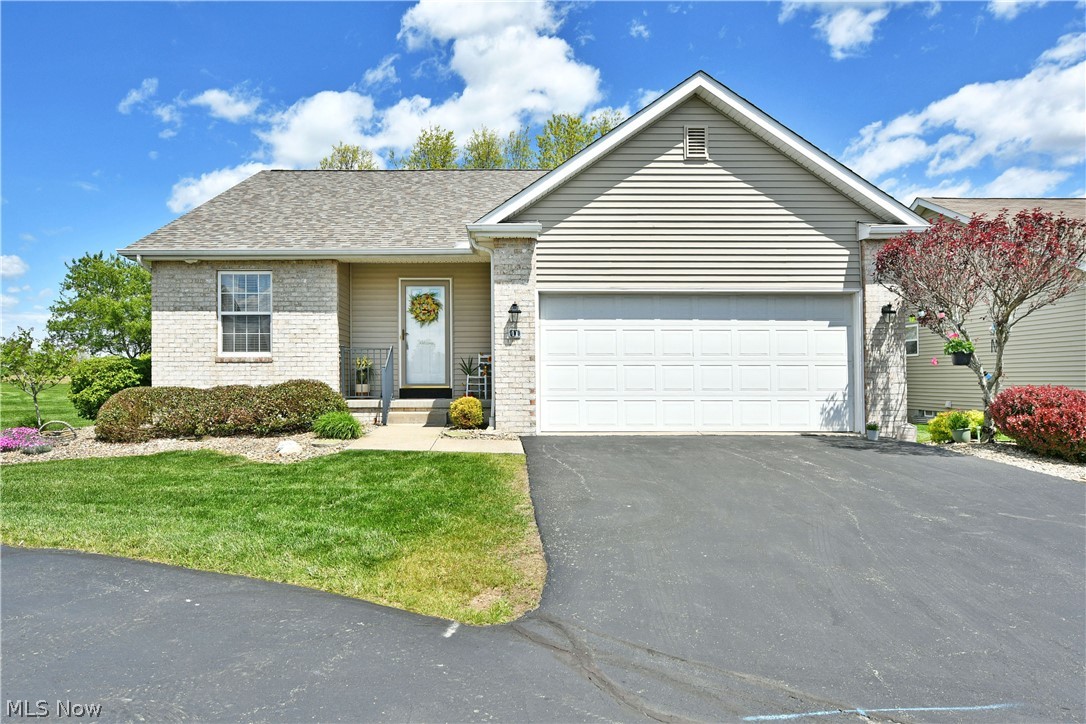 11 Danbury Court NW Warren OH 44481