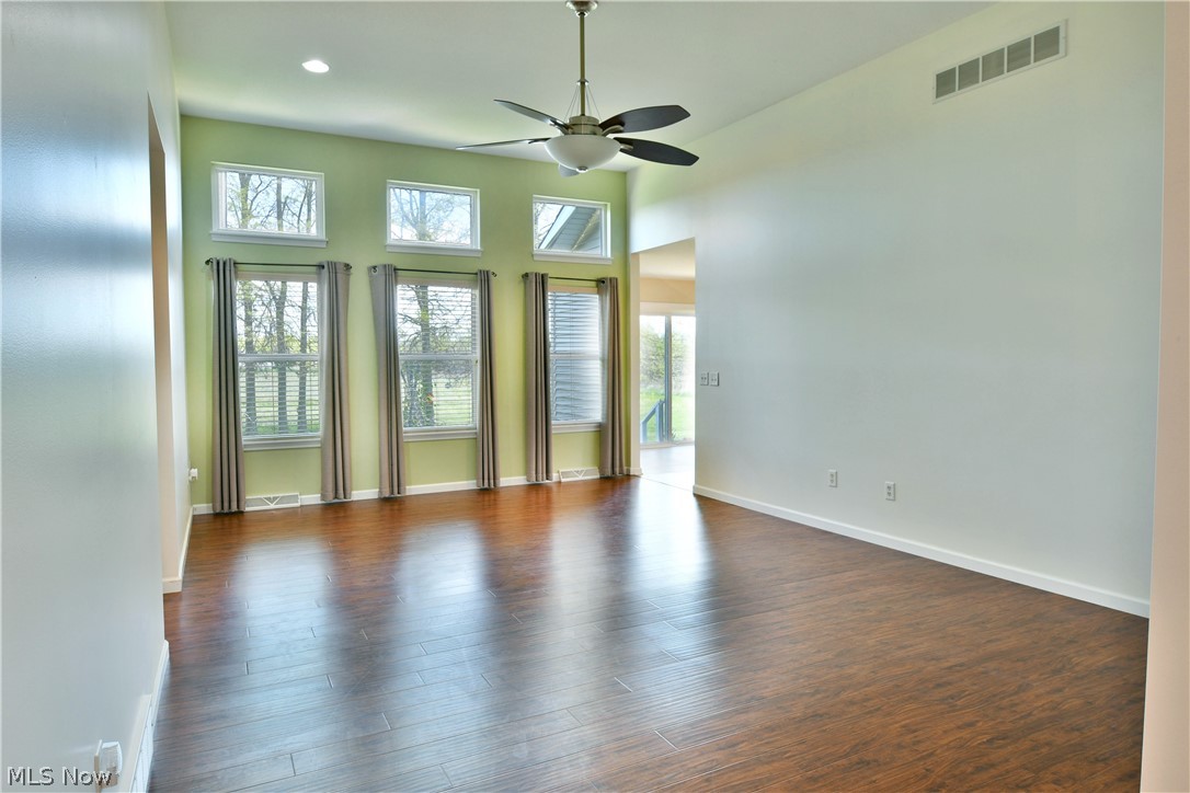 11 Danbury Court NW Warren OH 44481