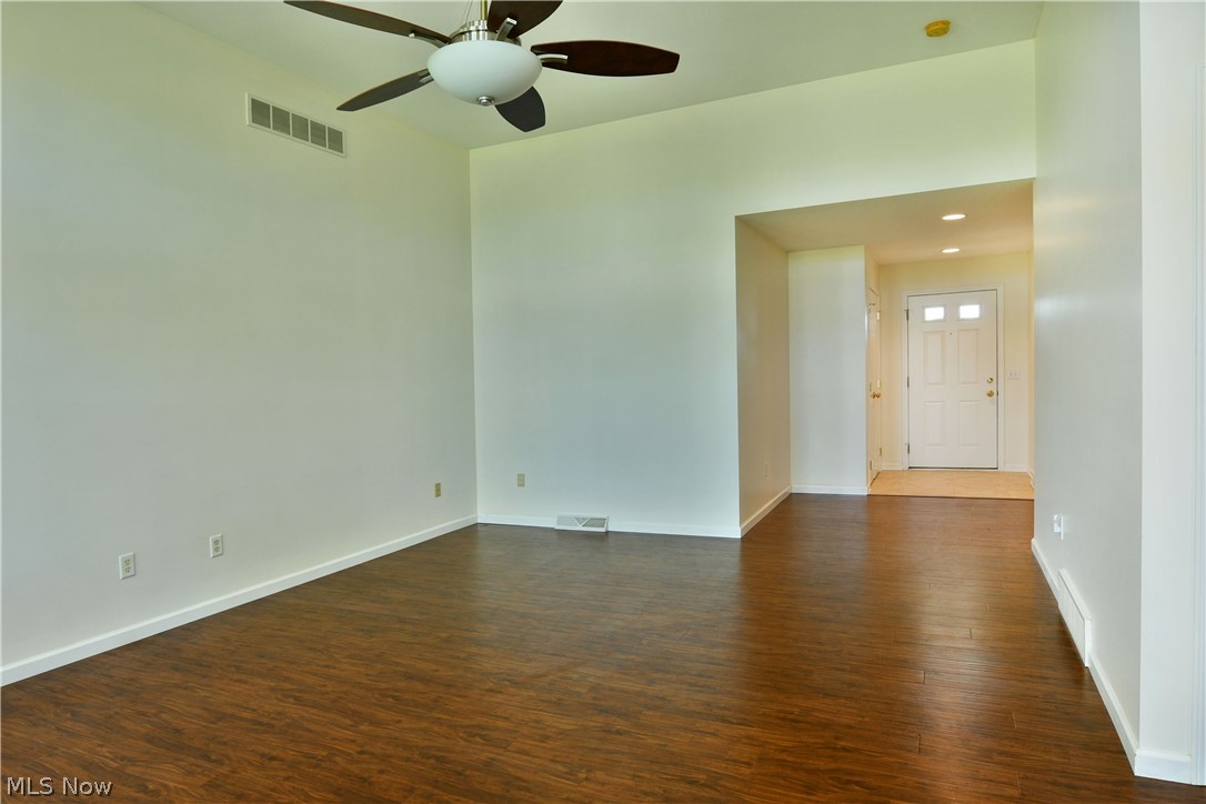 11 Danbury Court NW Warren OH 44481