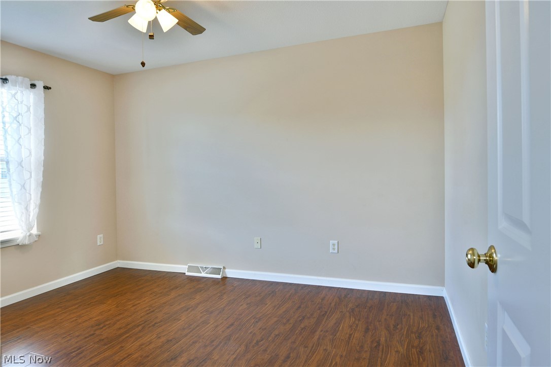11 Danbury Court NW Warren OH 44481