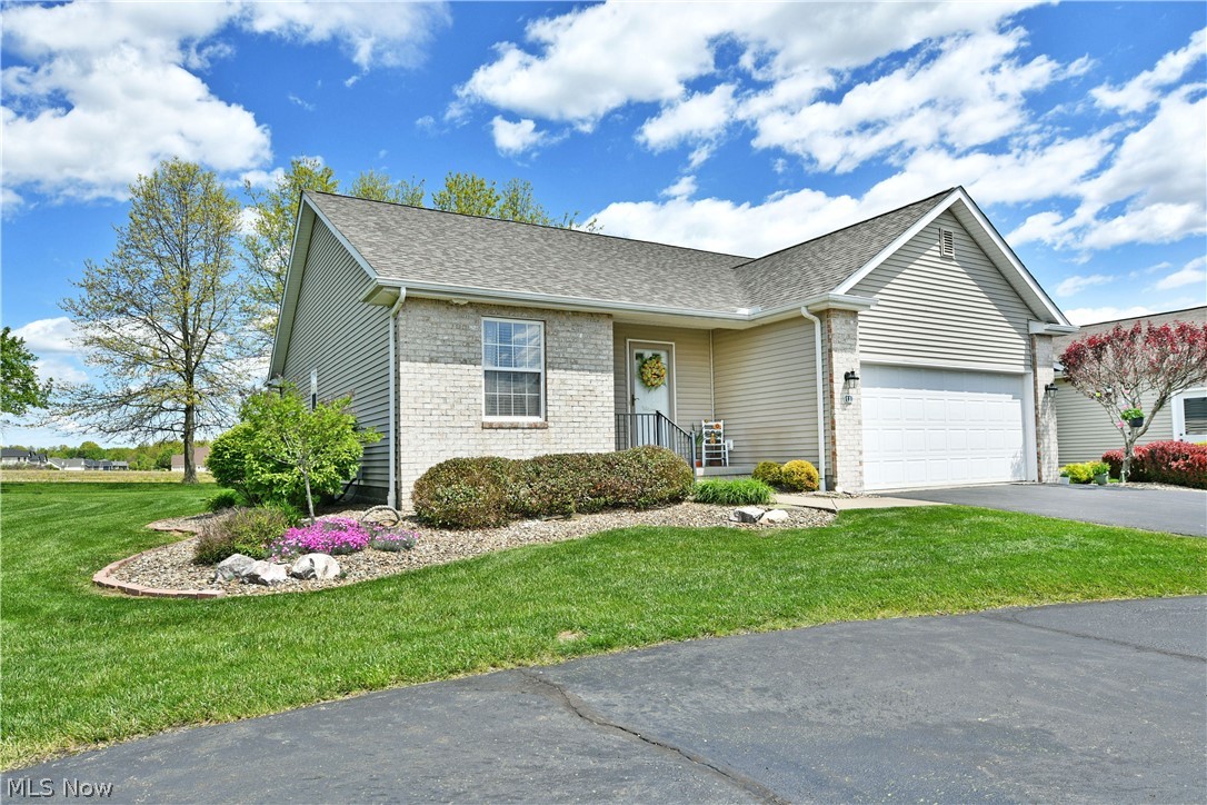 11 Danbury Court NW Warren OH 44481