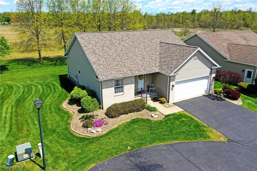 11 Danbury Court NW Warren OH 44481