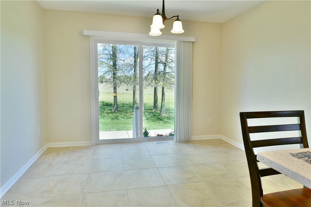 11 Danbury Court NW Warren OH 44481