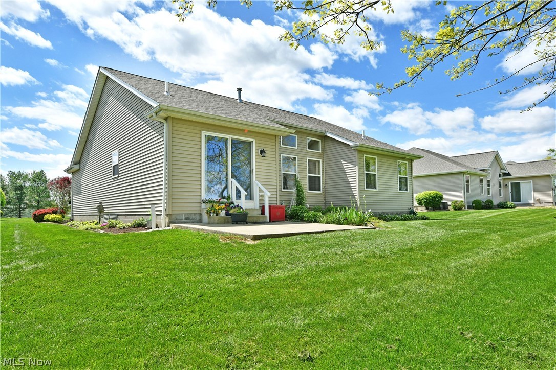 11 Danbury Court NW Warren OH 44481