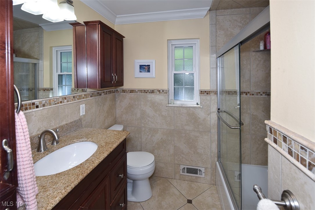 24411 E Oakland Bay Village OH 44140