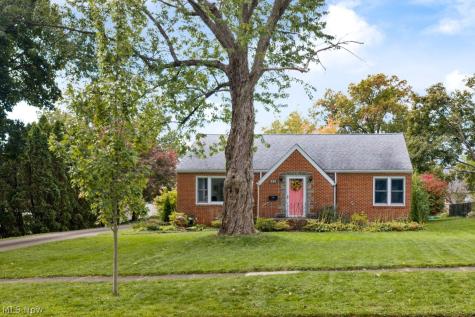 586 Crestwood Avenue Wadsworth OH 44281