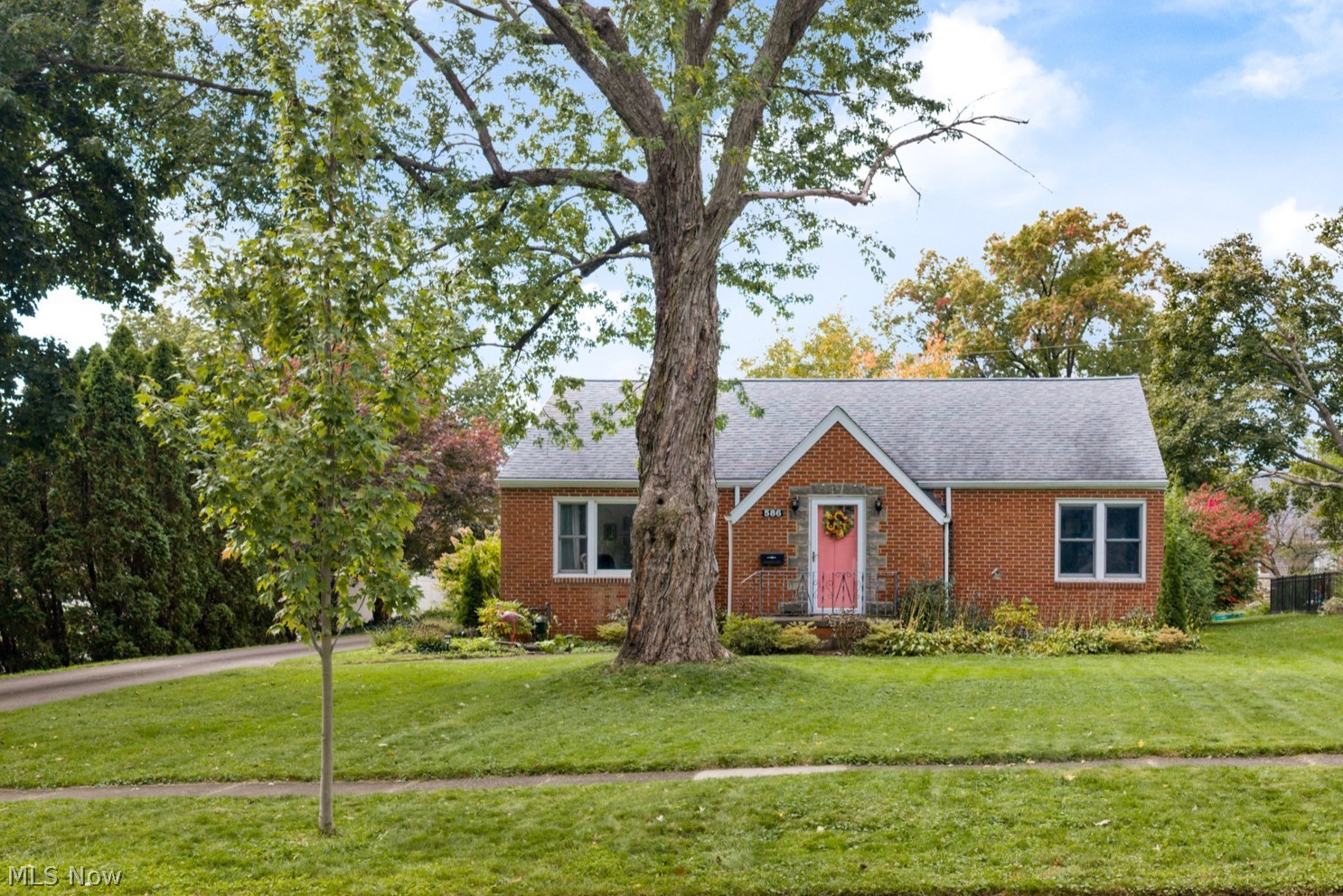 586 Crestwood Avenue Wadsworth OH 44281