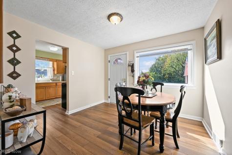 586 Crestwood Avenue Wadsworth OH 44281