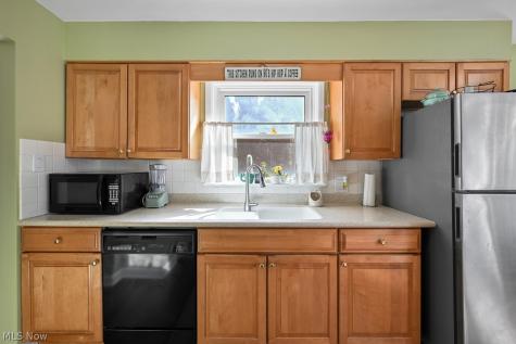 586 Crestwood Avenue Wadsworth OH 44281
