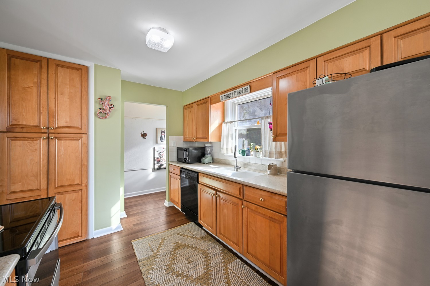 586 Crestwood Avenue Wadsworth OH 44281