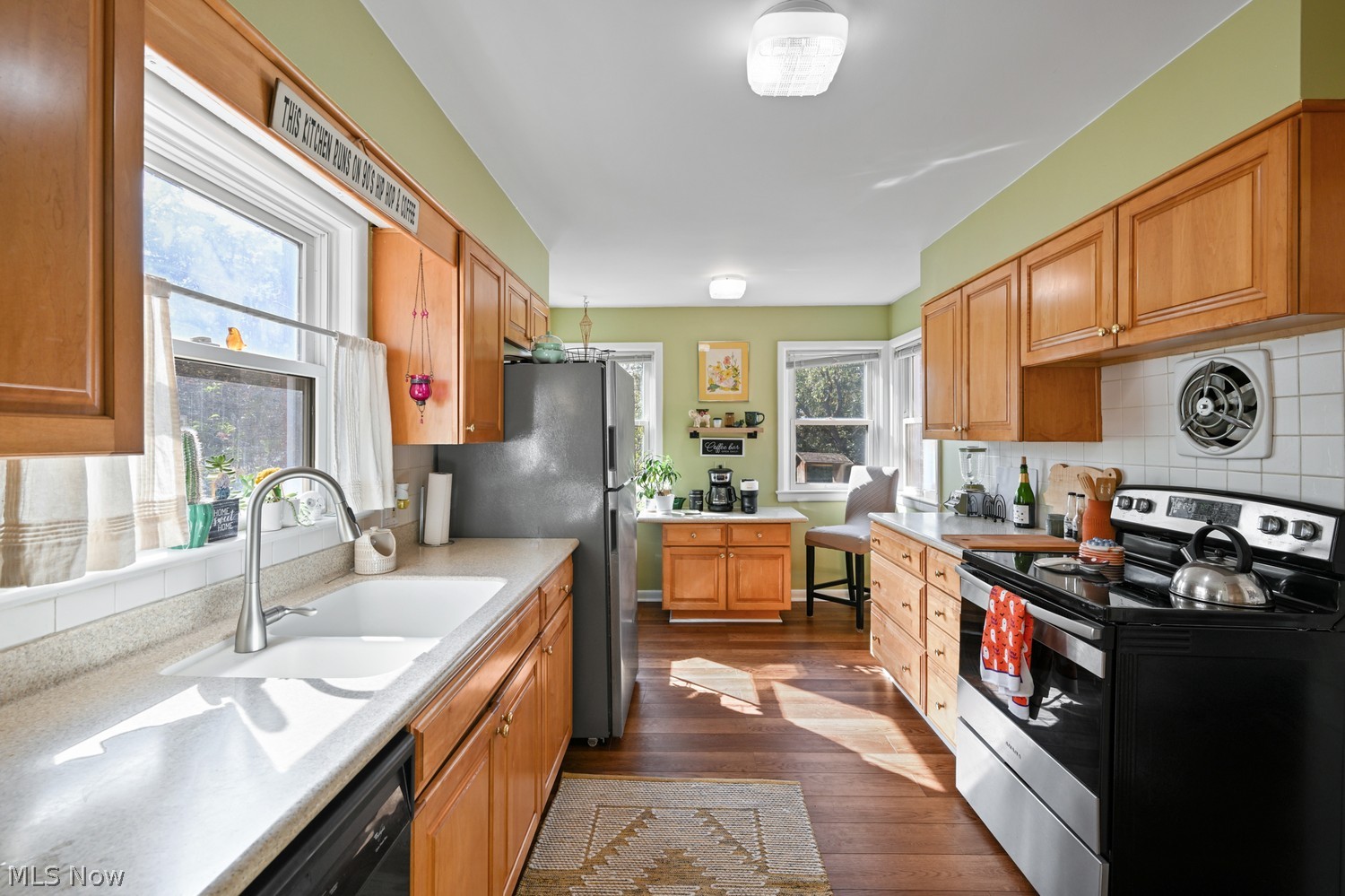 586 Crestwood Avenue Wadsworth OH 44281