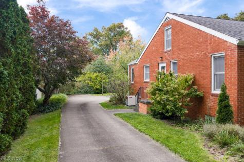 586 Crestwood Avenue Wadsworth OH 44281