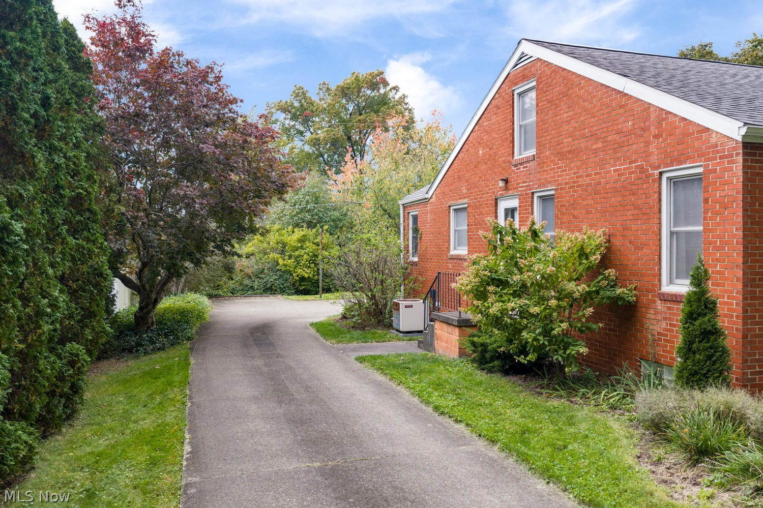 586 Crestwood Avenue Wadsworth OH 44281
