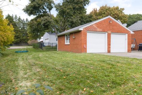 586 Crestwood Avenue Wadsworth OH 44281