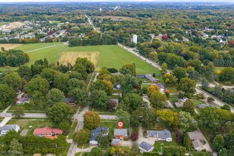586 Crestwood Avenue Wadsworth OH 44281