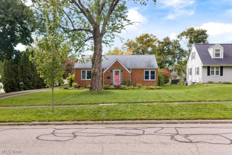 586 Crestwood Avenue Wadsworth OH 44281