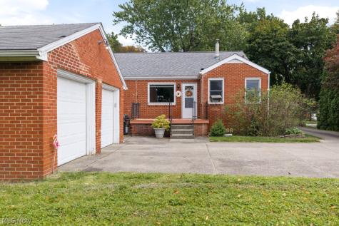586 Crestwood Avenue Wadsworth OH 44281