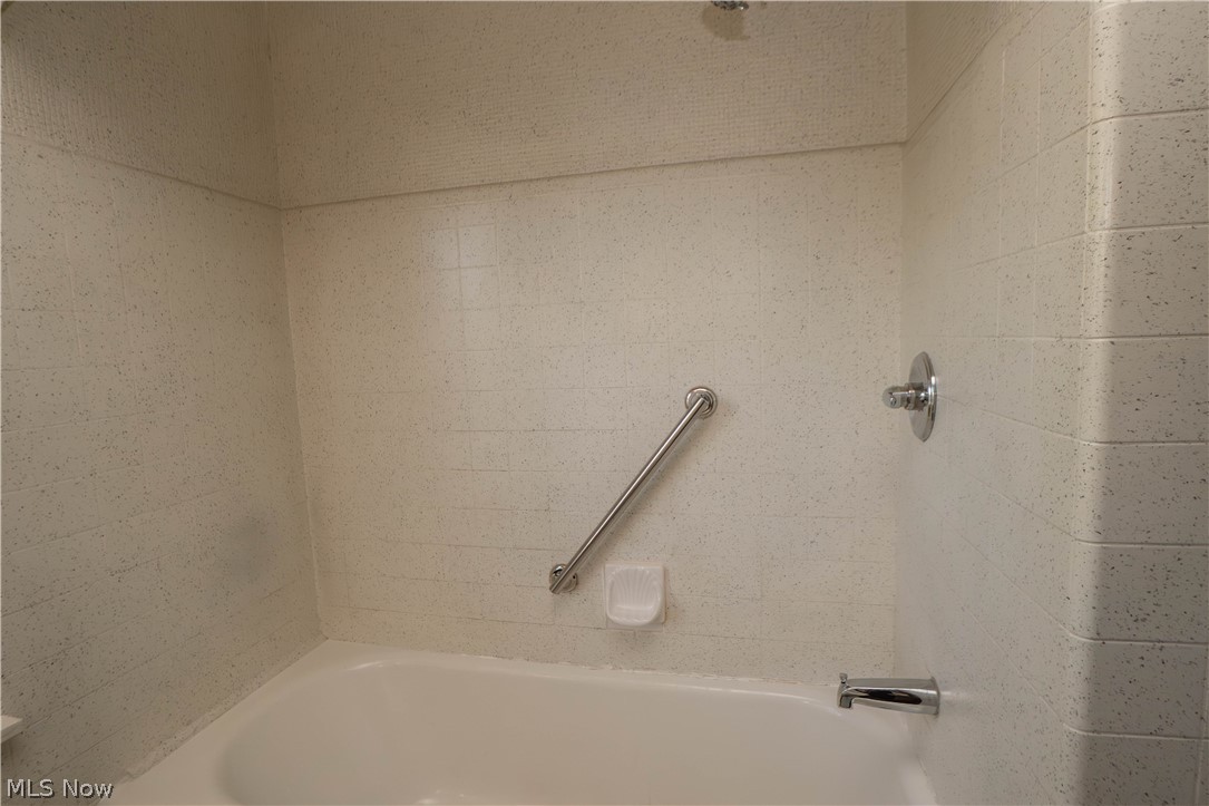 3812 E Antisdale Road South Euclid OH 44118