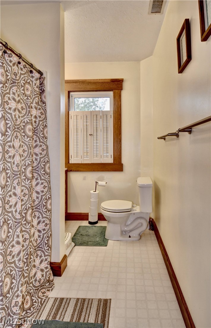 215 Dover Road NE Sugarcreek OH 44681