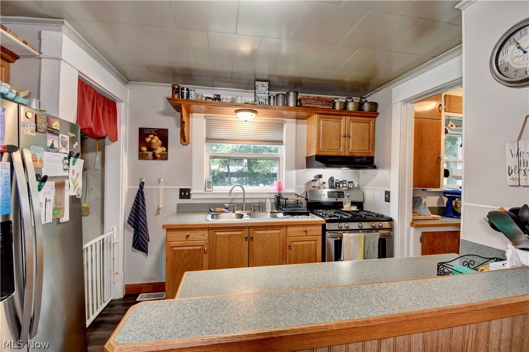 215 Dover Road NE Sugarcreek OH 44681