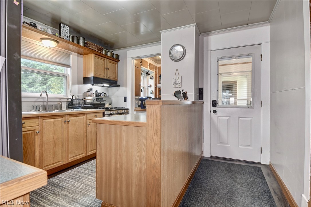 215 Dover Road NE Sugarcreek OH 44681