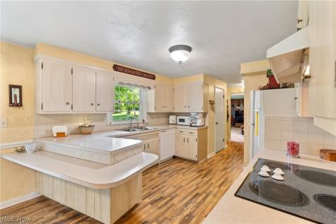 2560 Kenyon Avenue NW Massillon OH 44647