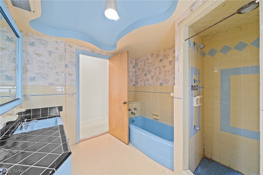16236 Northvale Boulevard East Cleveland OH 44112