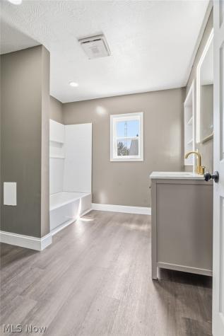 355 W High Street Alliance OH 44601
