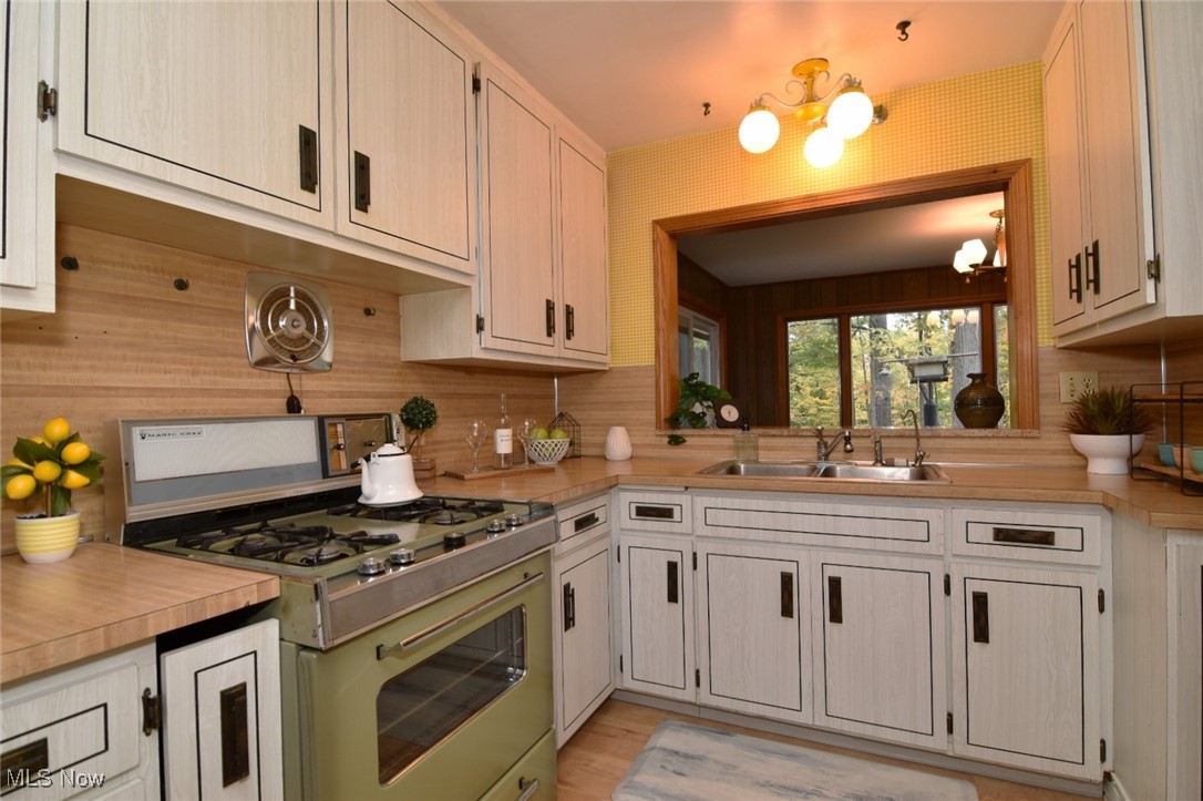 3803 Bridgeview Drive South Euclid OH 44121