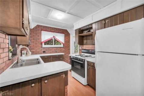396 Crystal Street Akron OH 44305