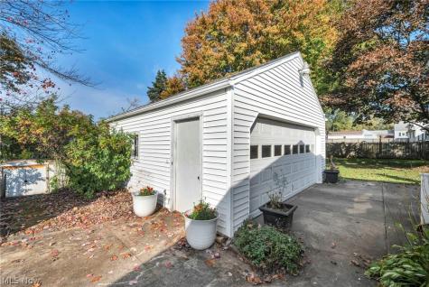 396 Crystal Street Akron OH 44305